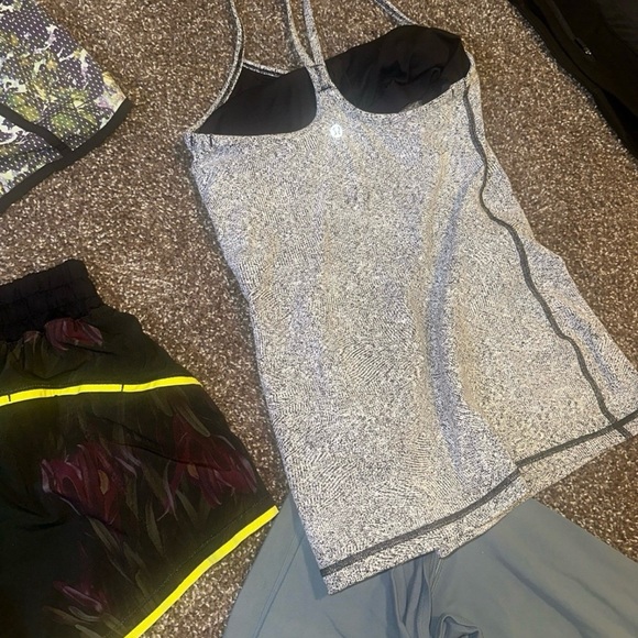 Huge lululemon bundle size 8 - Picture 7 of 9